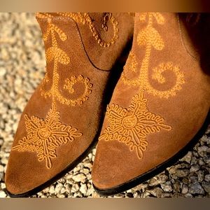 ARTEMIS embroidered booties